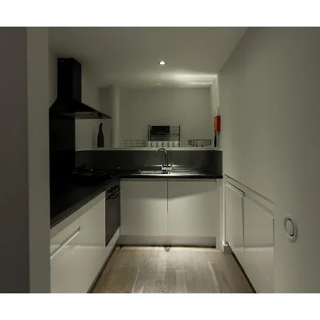 Stylish 2-bedroom Flat In Central *