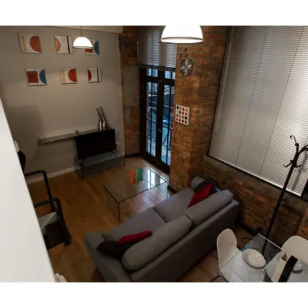 Stylish 2-bedroom Flat In Central