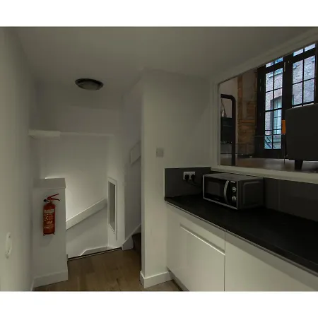 Stylish 2-bedroom Flat In Central Apartment *
