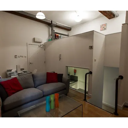 Stylish 2-bedroom Flat In Central