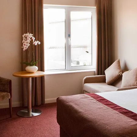 Leonardo - Formerly Jurys Отель