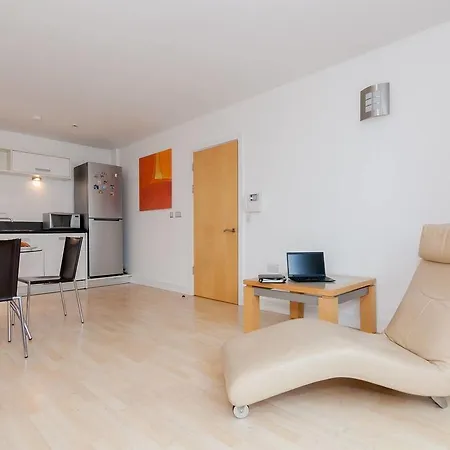 Modern 2br Flat In Lägenhet *