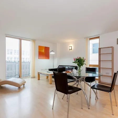 Modern 2br Flat In Lägenhet *