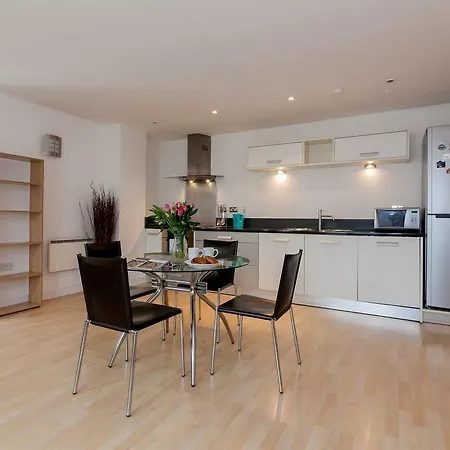 Modern 2br Flat In Manchester