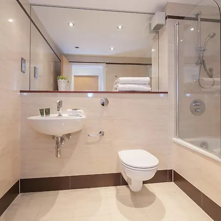 Modern 2br Flat In Apartment