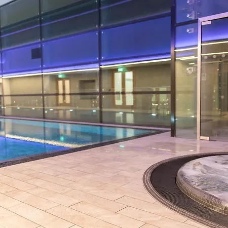 Apartment David Hannah Serviced Accommodation- Balcony *