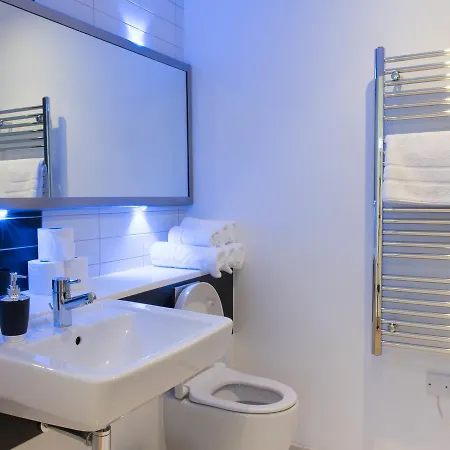 David Hannah Serviced Accommodation- Balcony Апартаменты
