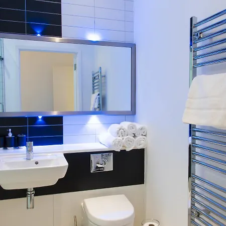David Hannah Serviced Accommodation- Balcony *