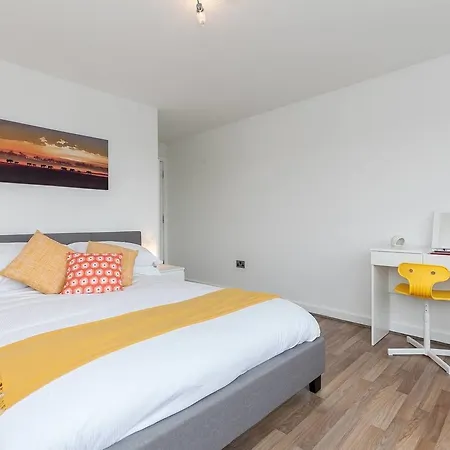 Amazing 2 Bed דירה