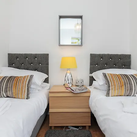 City Centre Waterside 3 Bedroom With Parking Apartment Manchester