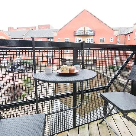 City Centre Waterside 3 Bedroom With Parking