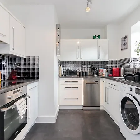 City Centre Waterside 3 Bedroom With Parking