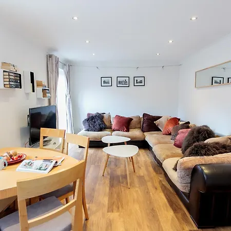 City Centre Waterside 3 Bedroom With Parking *
