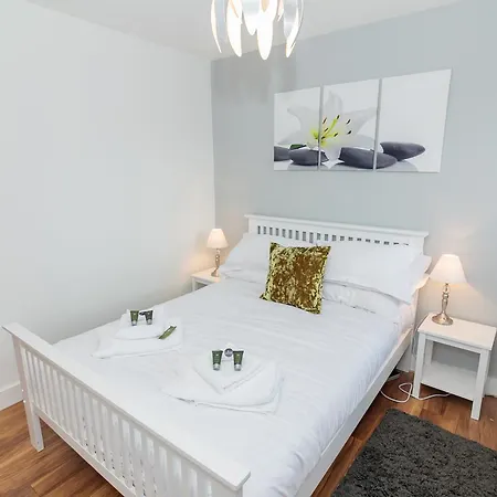 Apartment City Centre Waterside 3 Bedroom With Parking