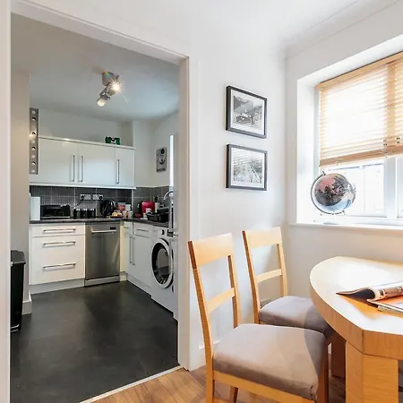 Apartment City Centre Waterside 3 Bedroom With Parking
