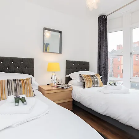 City Centre Waterside 3 Bedroom With Parking * Manchester