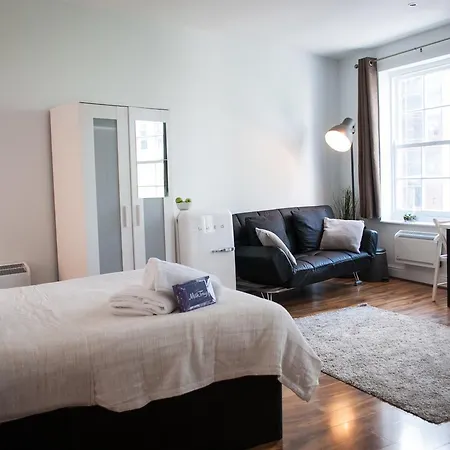 Piccadilly Garden Apartment