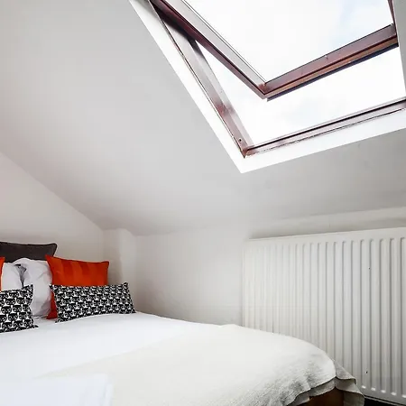 Piccadilly Garden Apartment