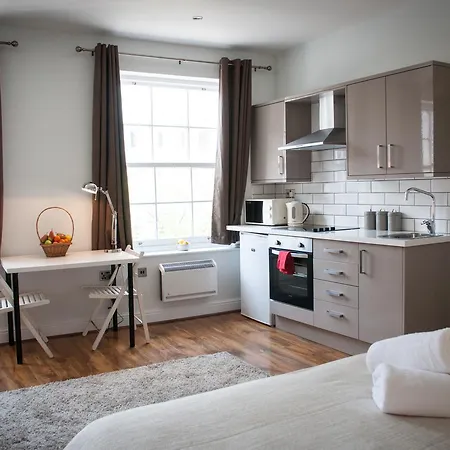 Piccadilly Garden Apartment *