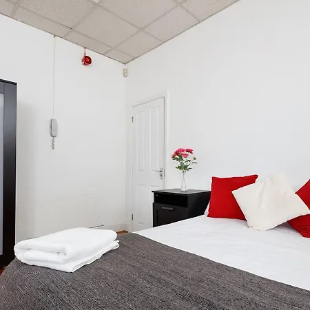 Piccadilly Garden Apartment