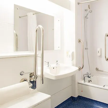 Travelodge Sportcity Отель 3*