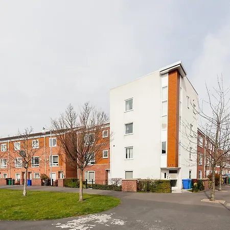 Апартаменты Cute 2br Close To The City Centre Манчестер