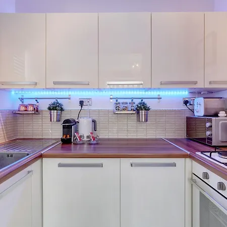 Mulberry House Apartment *