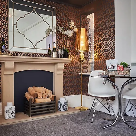 Mulberry House Apartment *