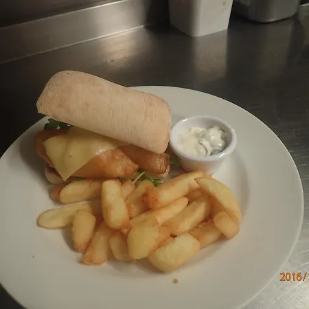 Oyo Ladybower Hotel 3*