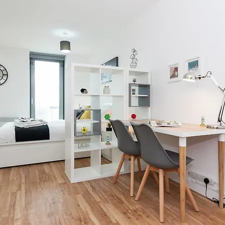Stunning Studio In Salford Quays Manchester