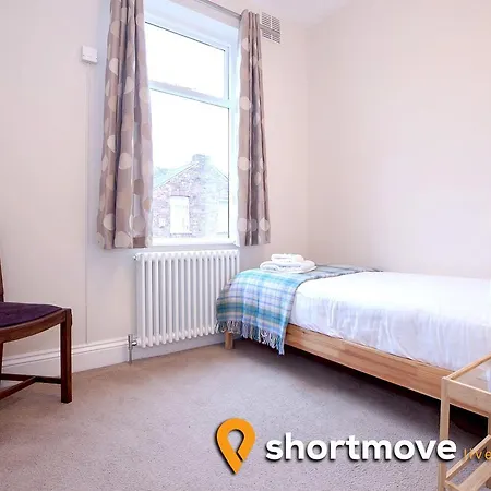 Shortmove | Whalley Range House Lejlighed