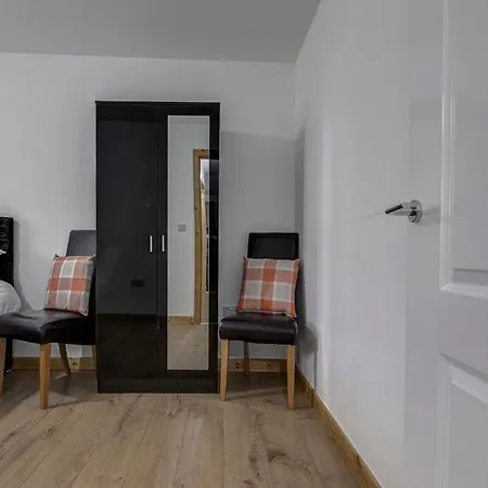 2 Bedroom, Apt 10, Luxury Throstles Nest Apartment *