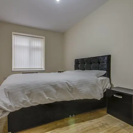 Apartment 2 Bedroom, Luxury Throstle's Nest Manchester
