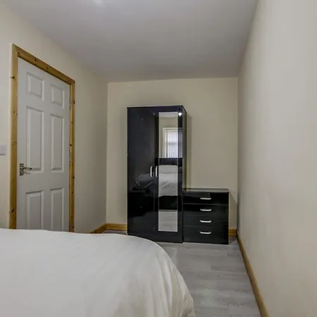 2 Bedroom, Luxury Throstle's Nest * Манчестер