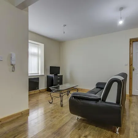 Апартаменты 2 Bedroom, Luxury Throstle's Nest