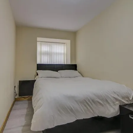 Апартаменты 2 Bedroom, Luxury Throstle's Nest