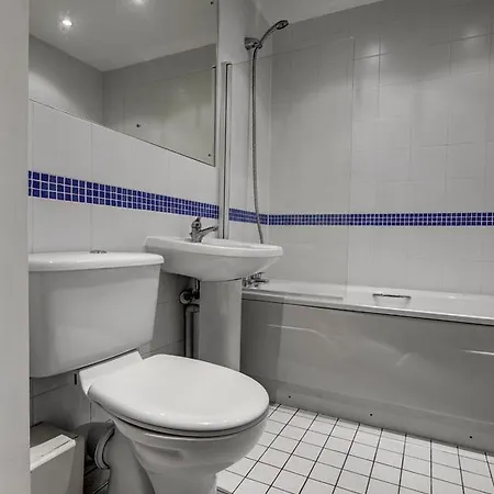 Bright, Spacious 2br Ancoats Apt For 4 W/balcony Lägenhet *