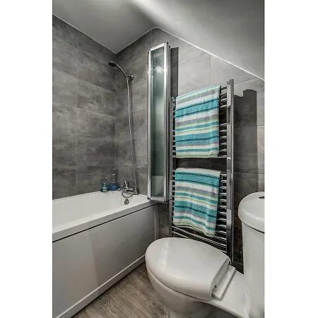 Fantastically Modern, Clean 1 Bedroom Flat For 4 * מנצ'סטר
