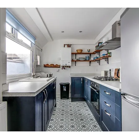Cozy Two Bedroom House Near Mediacity Uk *