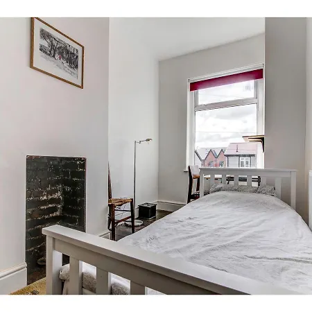 Cozy Two Bedroom House Near Mediacity Uk Apartmán