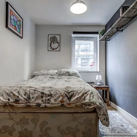 Bright, Spacious 2br Ancoats Apt For 4 W/balcony Lägenhet *