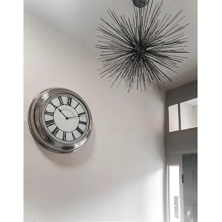 Fantastically Modern, Clean 1 Bedroom Flat For 4