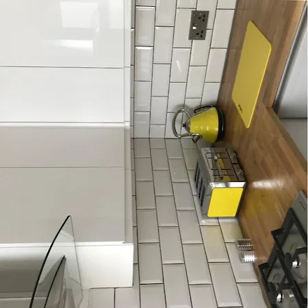 Fantastically Modern, Clean 1 Bedroom Flat For 4 * מנצ'סטר