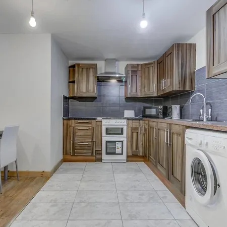 2 Bedroom, Luxury Throstle's Nest Apartment