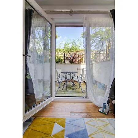 Bright, Spacious 1br Chorlton Apt For 2 W/patio Апартаменты *