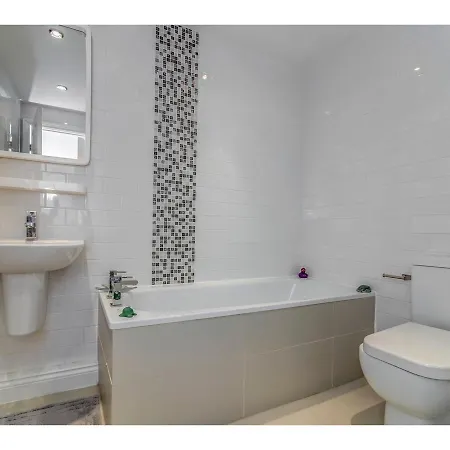 Bright, Spacious 1br Chorlton Apt For 2 W/patio * Манчестер