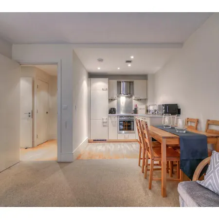 Modern, Spacious 1br Central Flat For 4 *