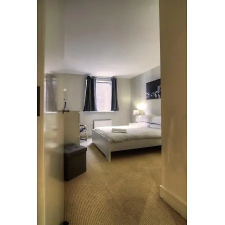 Modern, Spacious 1br Central Flat For 4 *