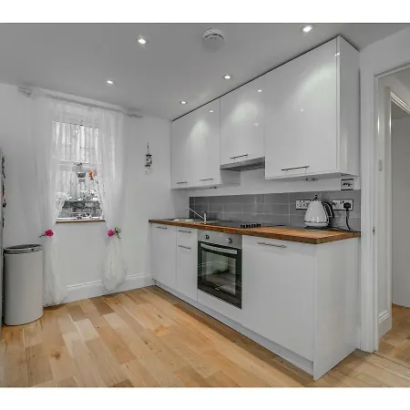 Bright, Spacious 1br Chorlton Apt For 2 W/patio * Манчестер