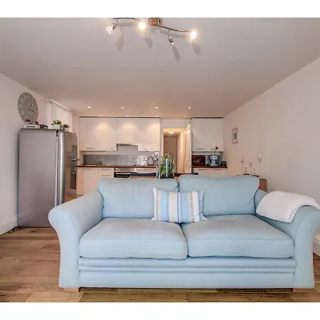 Апартаменты Bright, Spacious 1br Chorlton Apt For 2 W/patio